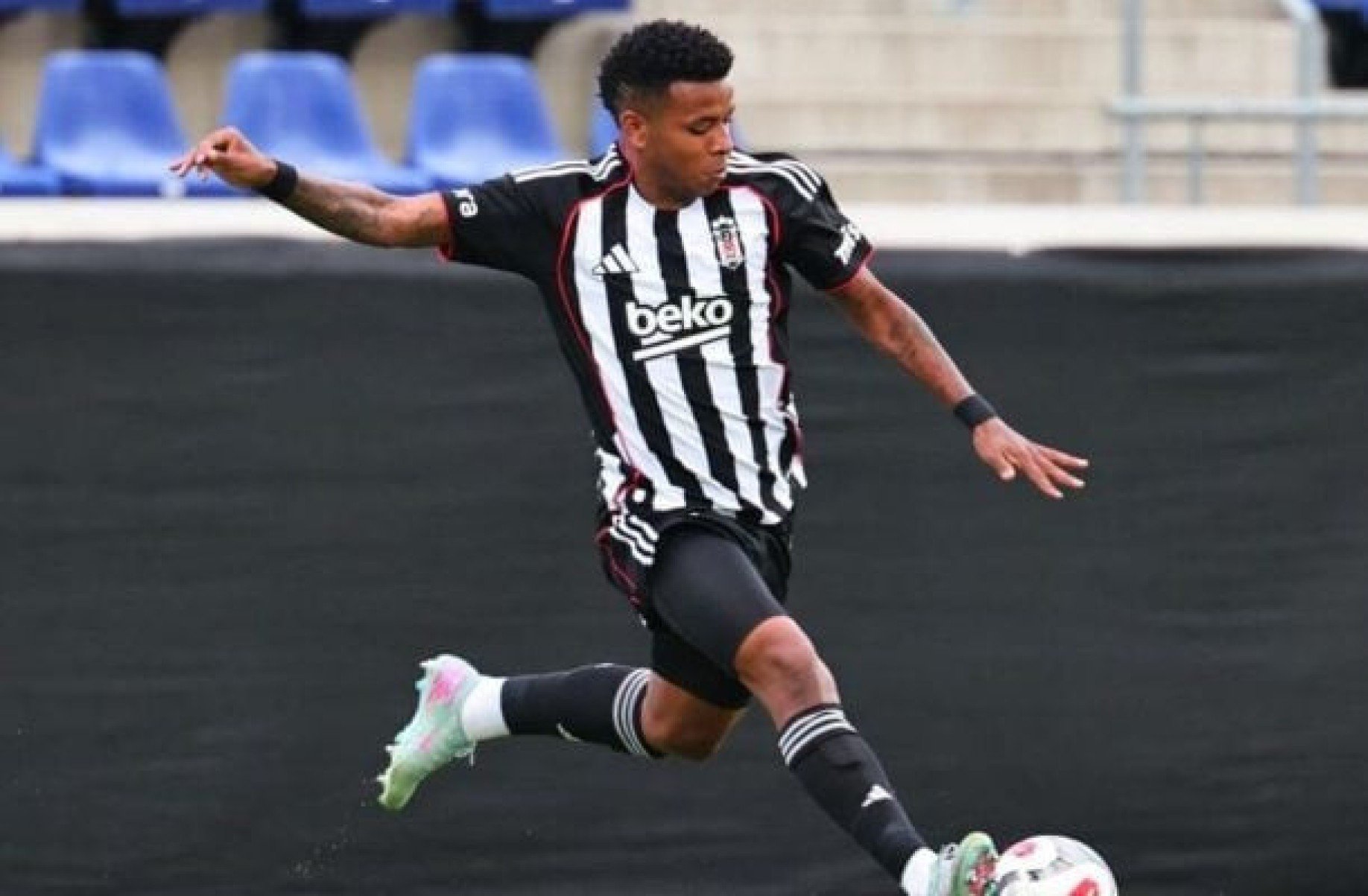 Cruzeiro fecha a contratação de atacante do Besiktas