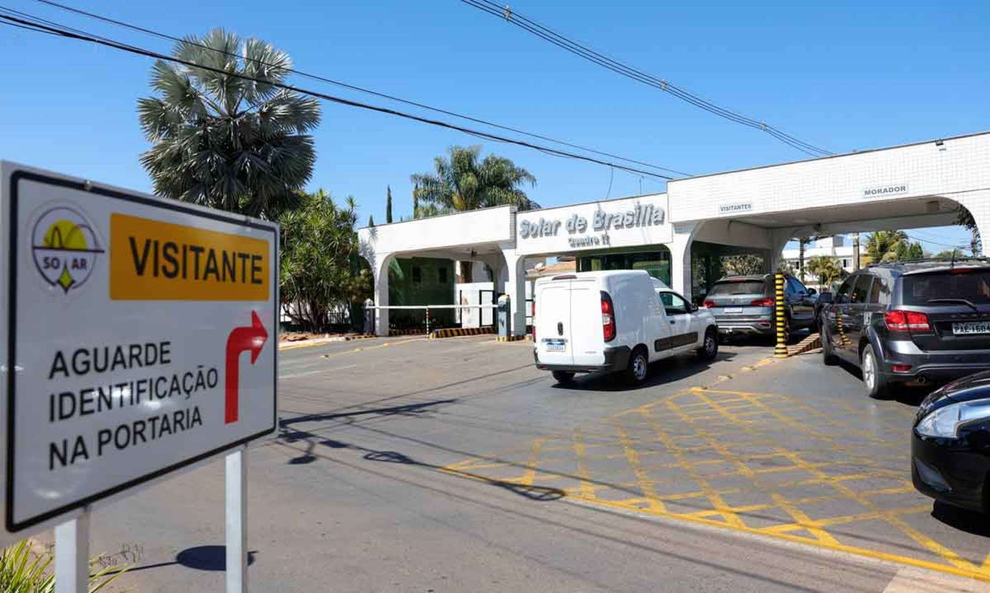 ALEXANDRE DE MORAES DETERMINOU REFORÇO NA SEGURANÇA NO CONDOMíNIO ONDE MORA BOLSONARO