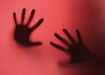 Crimes foram confirmados após apreensão dos aparelhos celulares do casal, nos quais estavam os registros pornográficos -  (crédito: Freepik / Reprodução - Imagem ilustrativa)