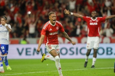 No Beira-Rio, o Internacional recebeu o Fortaleza e venceu por 2 a 1. Veja como o Jogada10 avaliou as atuações dos jogadores do Colorado - Foto: Ricardo Duarte/Internacional -  (crédito:  Foto: Ricardo Duarte / Internacional)