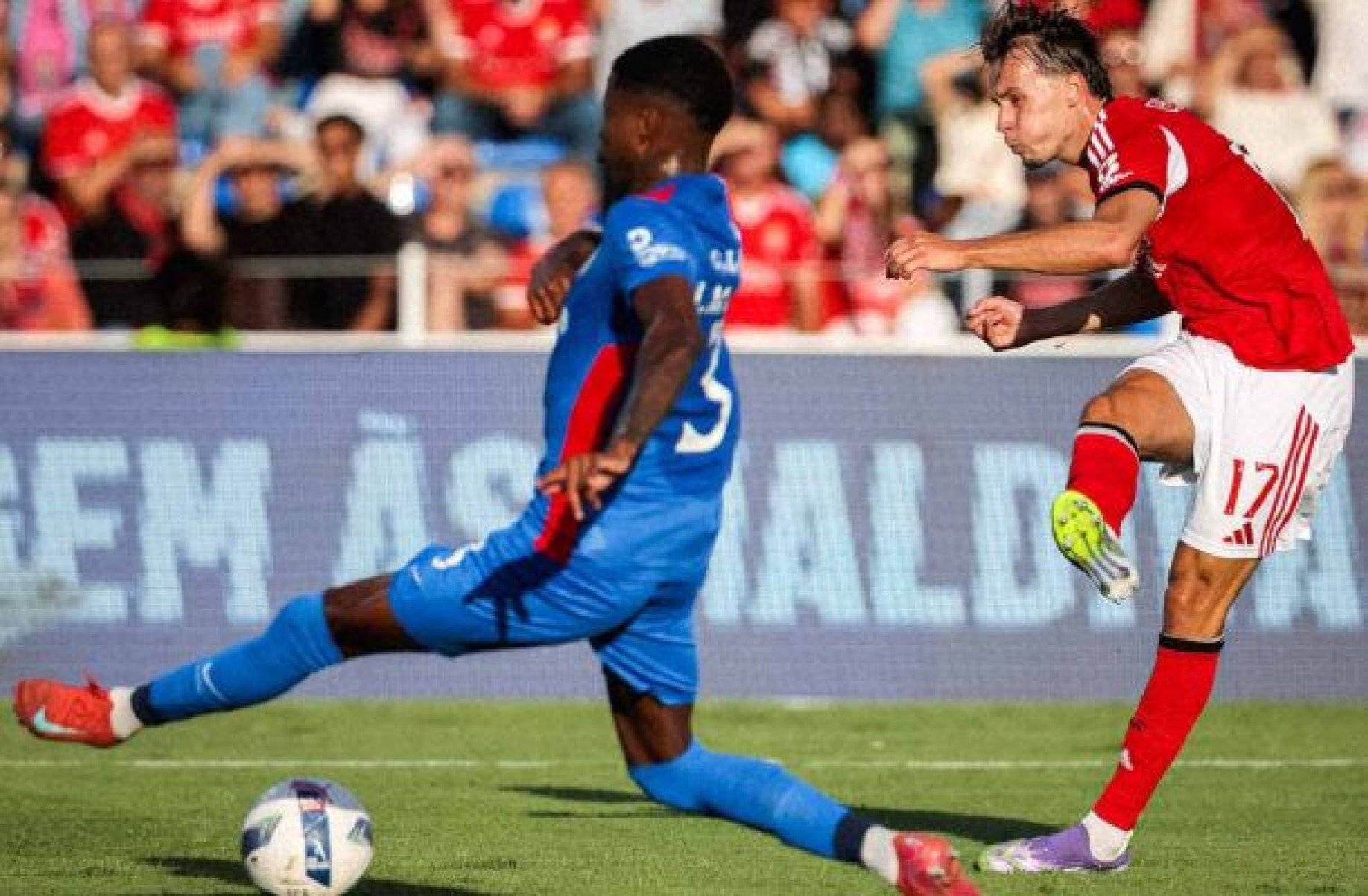 Benfica não vacila e mantém o 100% no Português