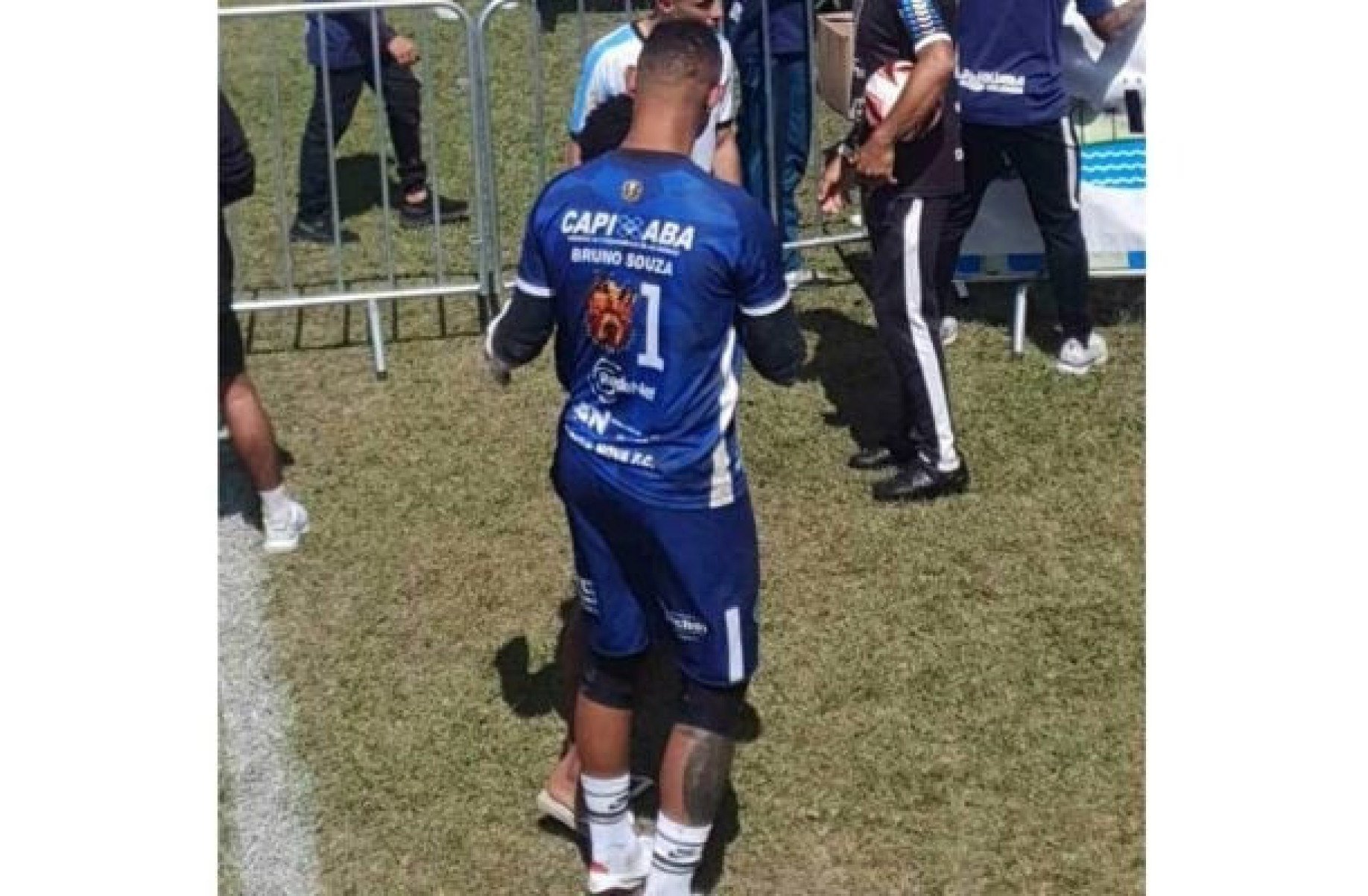 Polêmico goleiro Bruno, ex-Flamengo, é campeão de torneio amador no Rio