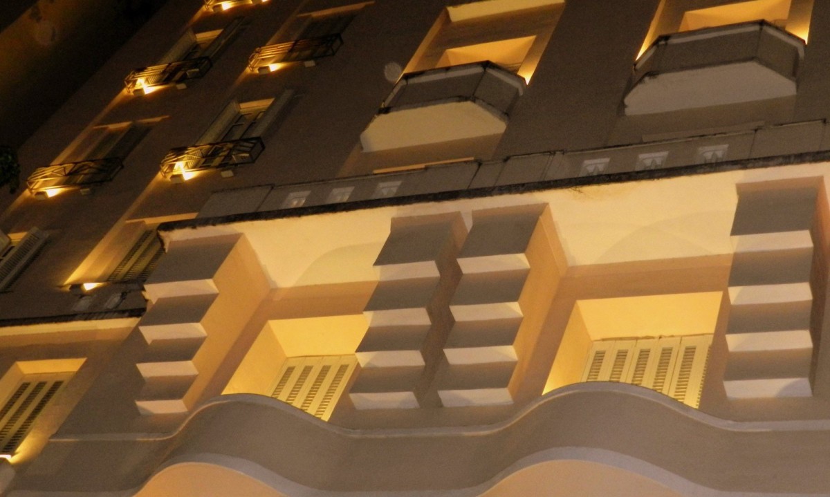 Edifício de 1936, no Rio de Janeiro, que passou por retrofit e virou um prédio comercial e fica situado em frente ao Metrô do Largo do Machado - (crédito: arianemittidieri/flickr) Edifício de 1936, no Rio de Janeiro, que passou por retrofit e virou um prédio comercial e fica situado em frente ao Metrô do Largo do Machado - (crédito: arianemittidieri/flickr)
