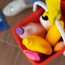Produto químico no olho exige ação imediata e hospital - DINO