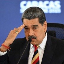 Estamos prontos para luta armada em caso de invasão dos EUA, diz Maduro - JUAN BARRETO / AFP