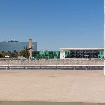 Planalto volta a ser cercado por grades na véspera do julgamento de Bolsonaro