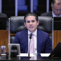 Motta nega que Lula tenha falado sobre cassação de Eduardo Bolsonaro