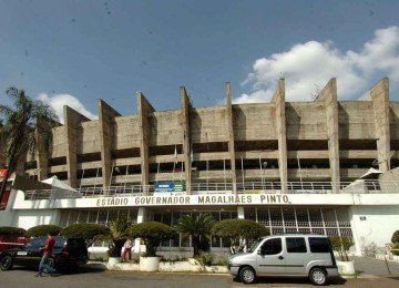 Antiga fachada do Mineirão – anterior à reforma de 2014 para o Mundial –, que completará 60 anos na próxima sexta-feira -  (crédito: Juarez Rodrigues/EM/D.A Press - 22/4/10)