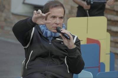 O ator e comediante Leandro Hassum participou do quadro 'Pode Perguntar', no 'Fantástico', em 31/8/2025. Ele foi entrevistado por 20 pessoas do espectro autista, disposto a responder sobre qualquer assunto, por mais delicado que fosse.  -  (crédito: Reprodução de vídeo TV Globo)