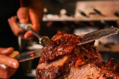 Estudo tamb&eacute;m comparou os pre&ccedil;os dos buffets de churrasco e dos rod&iacute;zios de carne na capital -  (crédito: Rede Beija Flor/Divulga&ccedil;&atilde;o)