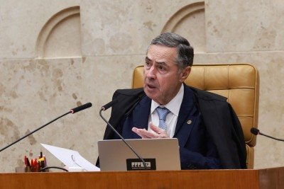 Ministro Luís Roberto Barroso recordou que a história do Brasil é marcada por uma série de golpes de Estado, mas afirmou que o julgamento busca romper com isso -  (crédito: Luiz Silveira/STF)