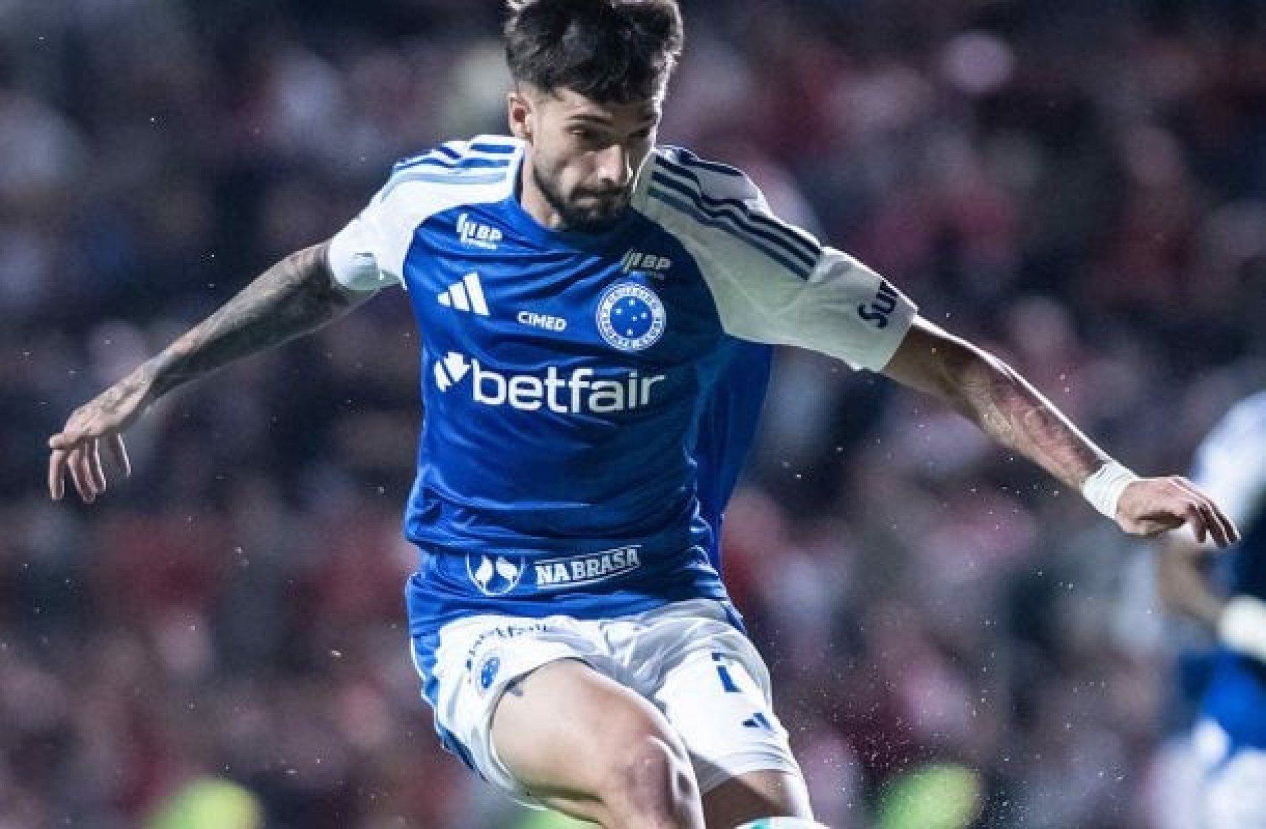 Lautaro Díaz chega a São Paulo para assinar com o Santos