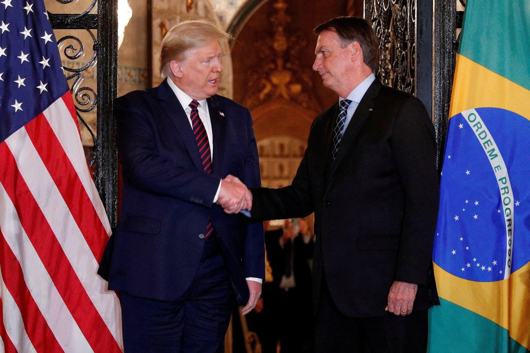 Brasil confronta Trump e seu próprio passado autoritário em julgamento de Bolsonaro, diz Washington Post -  (crédito: BBC)