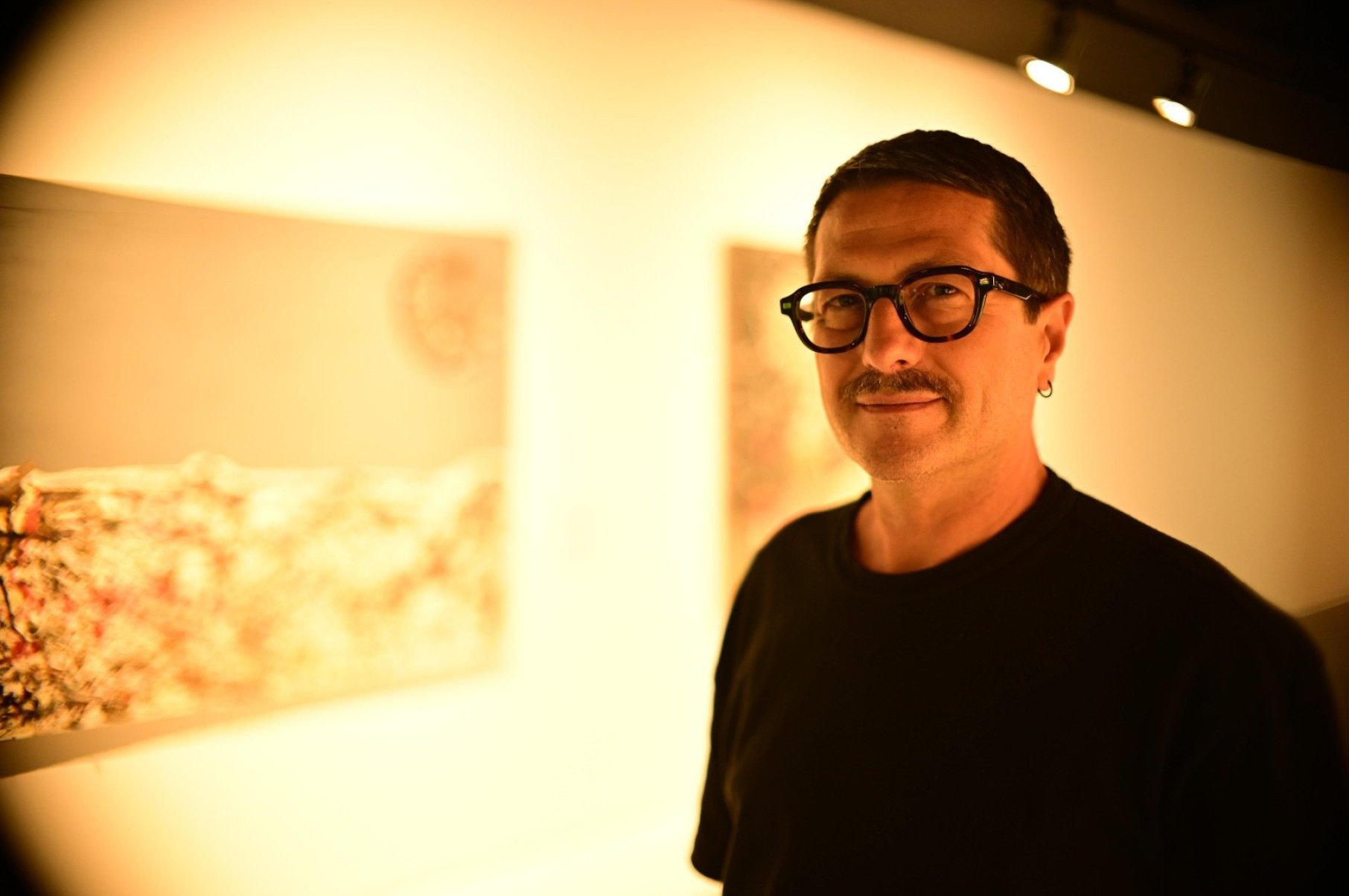 De acordo com Olivier  Bergesi, um dos curadores da mostra, Niki de Saint Phalle 'é extremamente importante na arte moderna e contemporânea porque traduz de maneira singular problemas sociopolíticos que persistem até hoje'