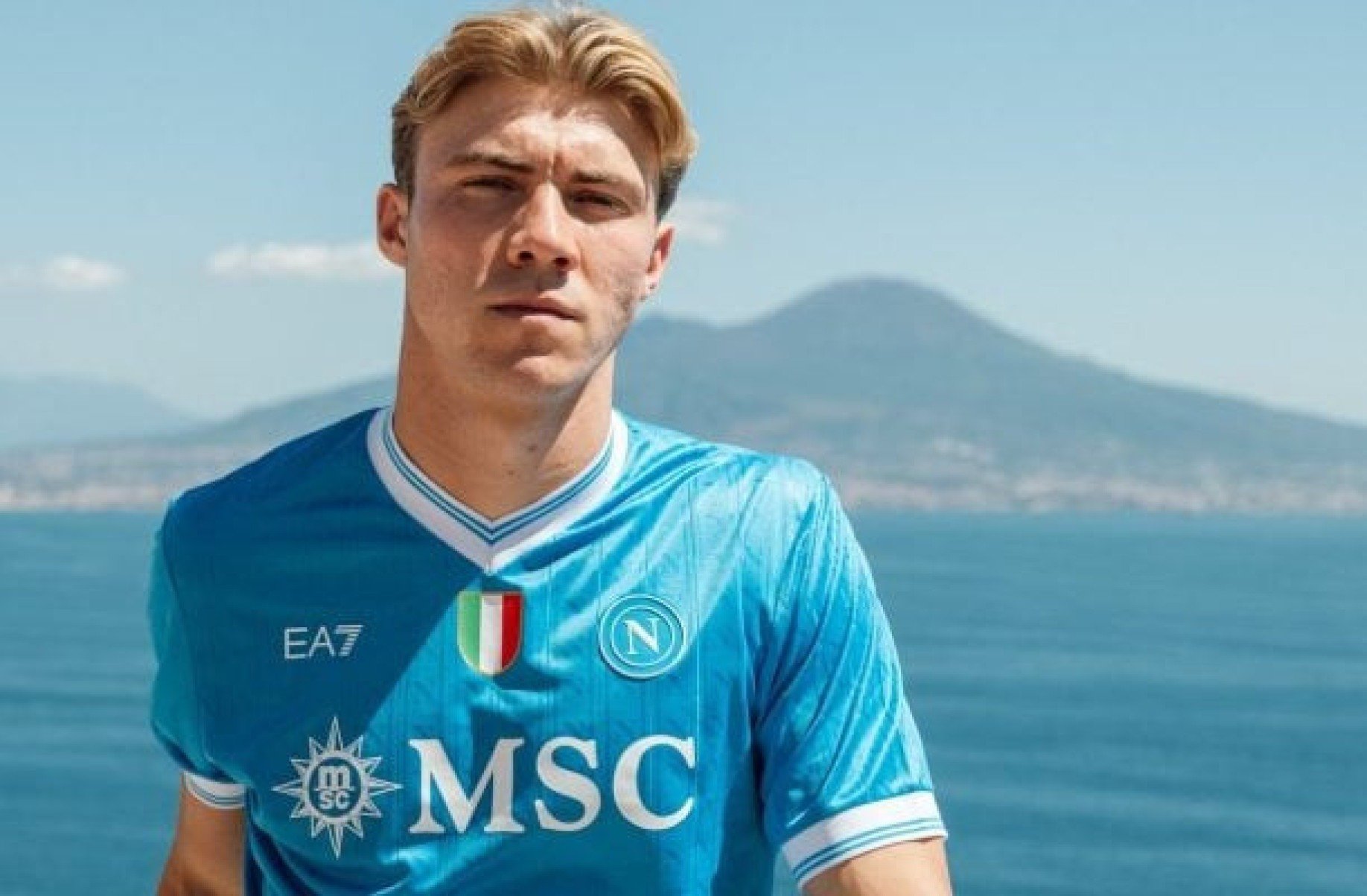 Napoli anuncia Hojlund e reforça ataque após lesão de Lukaku