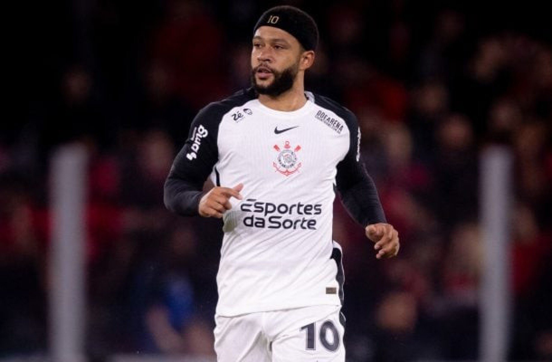 Corinthians se aproxima de acordo para parcelar dívida com Depay