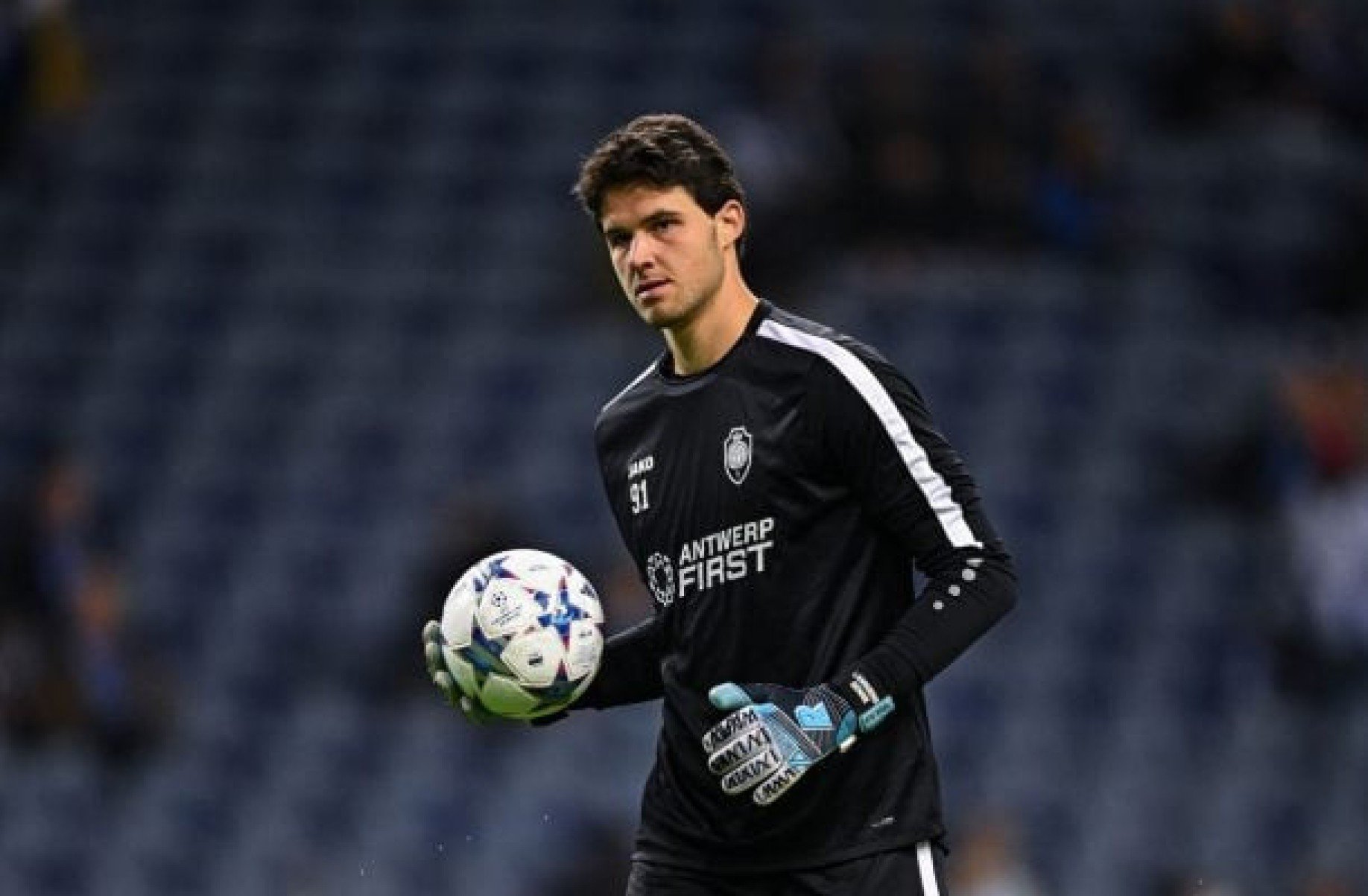 Manchester United acerta contratação de goleiro belga