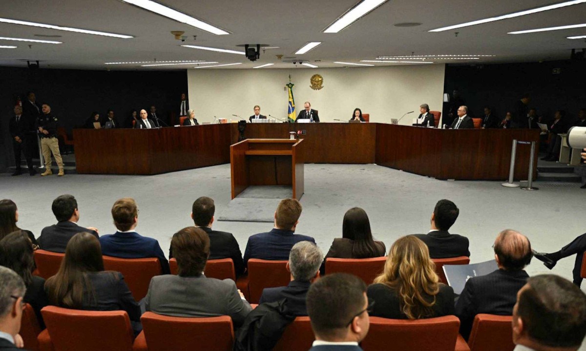 Panorama do primeiro dia de julgamento no STF de Jair Bolsonaro e outros militares pela tentativa de golpe no Brasil - (crédito: Evaristo Sa/AFP) Panorama do primeiro dia de julgamento no STF de Jair Bolsonaro e outros militares pela tentativa de golpe no Brasil - (crédito: Evaristo Sa/AFP)