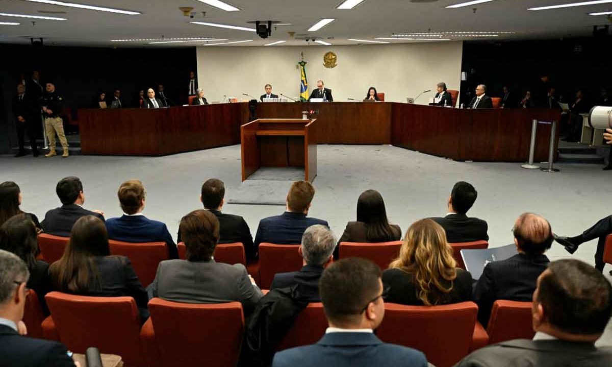 Julgamento de 8 réus da trama golpista, incluindo ex-presidente Jair Bolsonaro, foi iniciado ontem -  (crédito: Evaristo Sá/AFP)