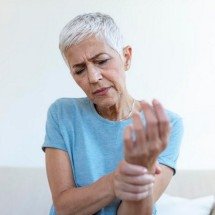 Dores nas articulações: quando é normal e quando exige atenção médica? - Freepik