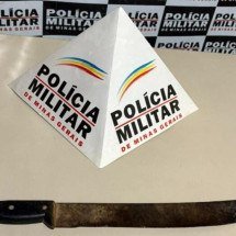 Homem é preso em Minas por agredir e perseguir mulher com facão - Reprodução/PMMG