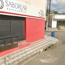 Polícia encontrou a vítima consciente e caída na cozinha do restaurante localizado no Bairro Santa Cruz, na Zona Norte da cidade -  (crédito: Google Street View/Reprodução)