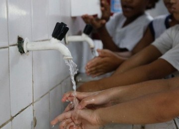 Minas Gerais tem ao menos 89 escolas sem acesso a saneamento básico -  (crédito: Fernando Frazão/Agência Brasil)