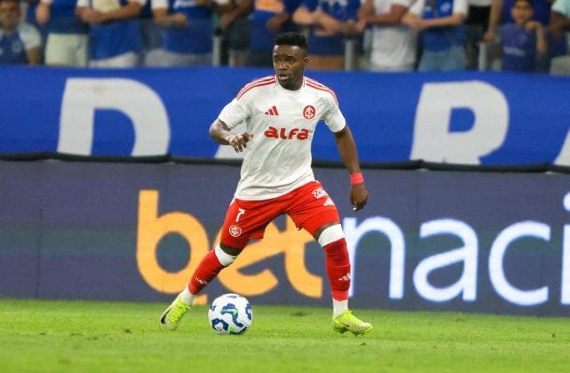 Carbonero cita que sua prioridade é ficar no Internacional: ???Retomei meu futebol???