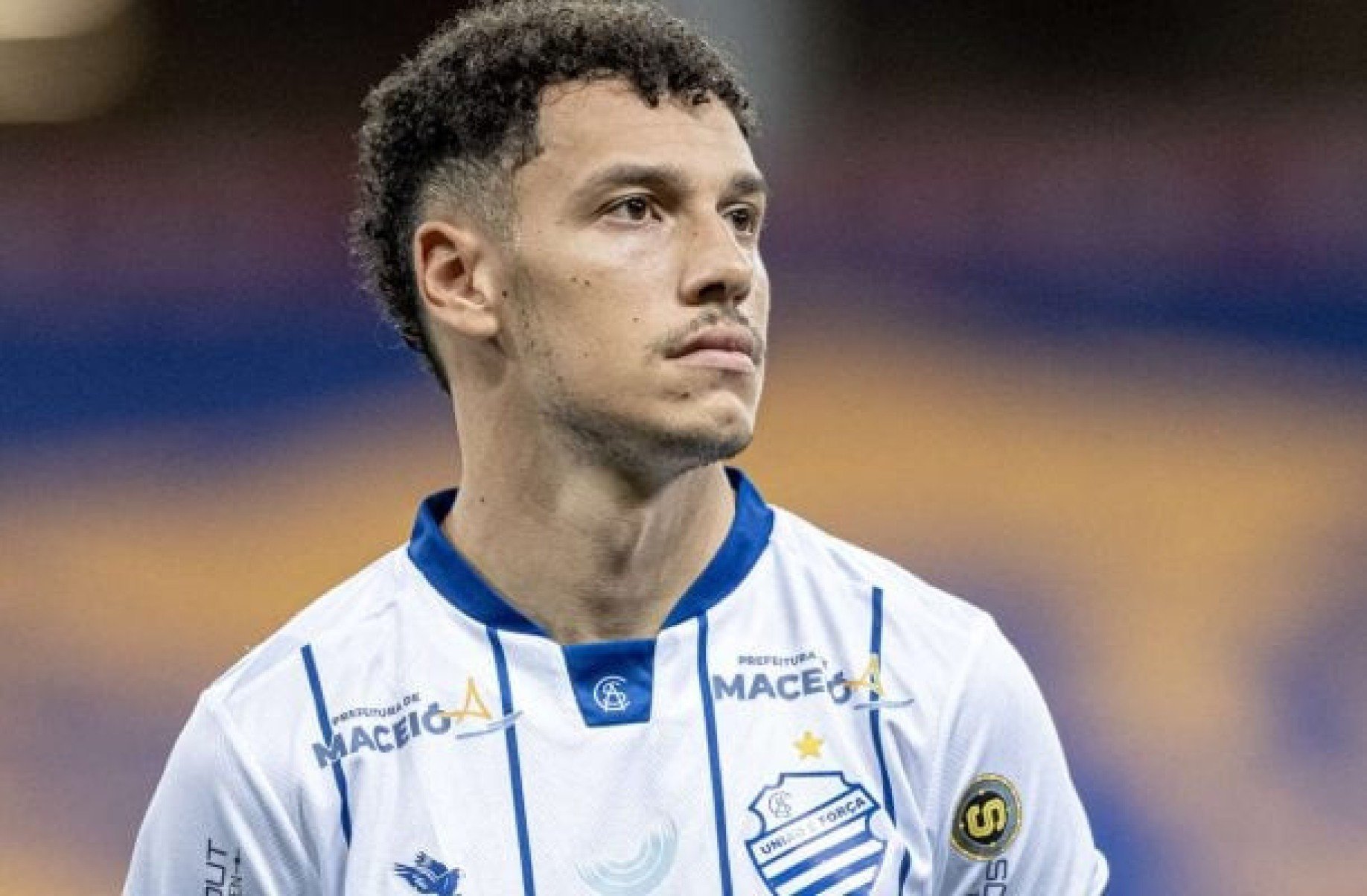 Grêmio se aproxima de fechar com lateral-esquerdo do CSA