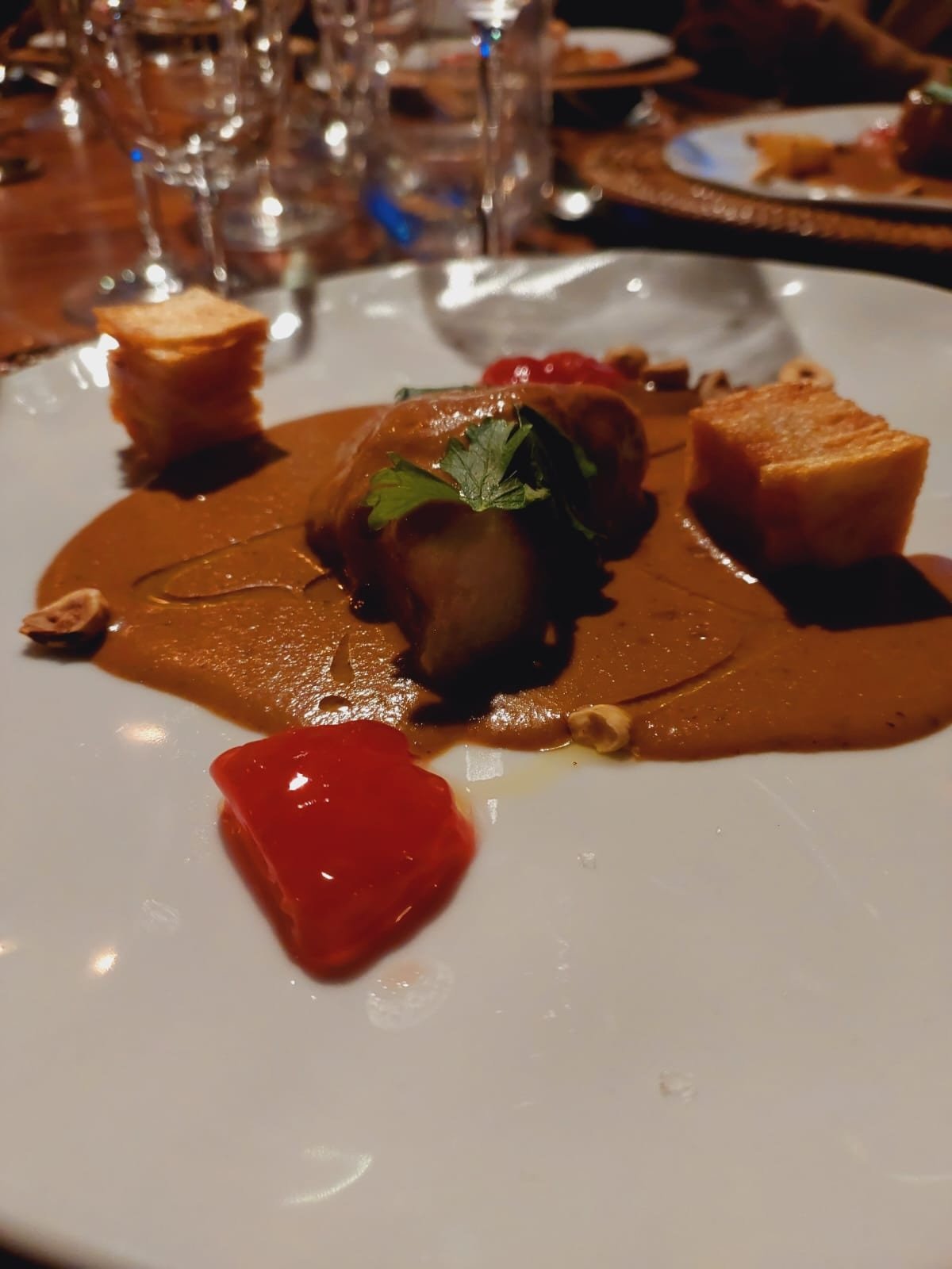 Badejo ao açafrão espanhol, avelãs e molho de chocolate salgado-Nara Ferreira/EM/D.A.Pre