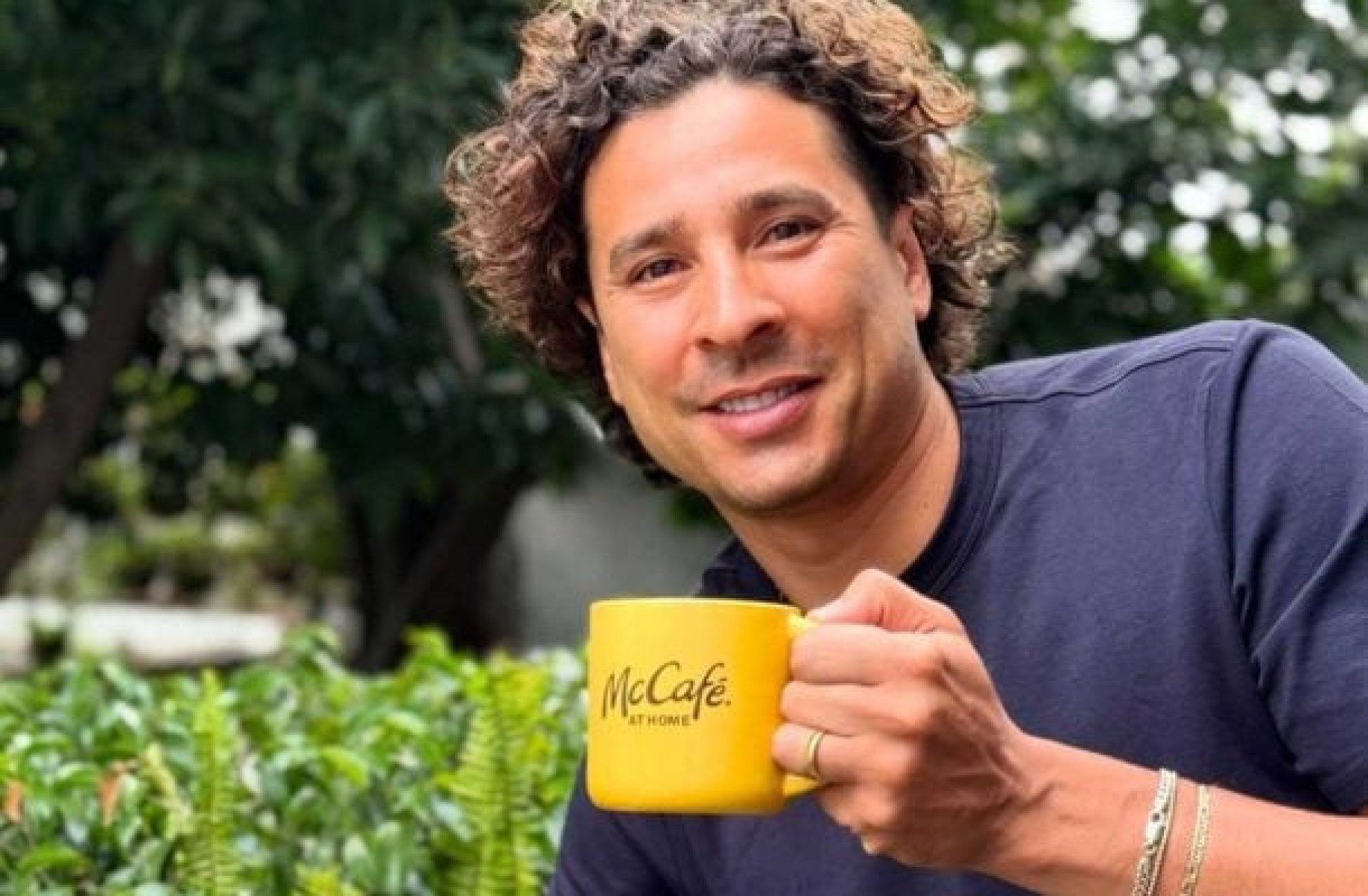 Ochoa sai para tomar café e desiste de assinar com time espanhol