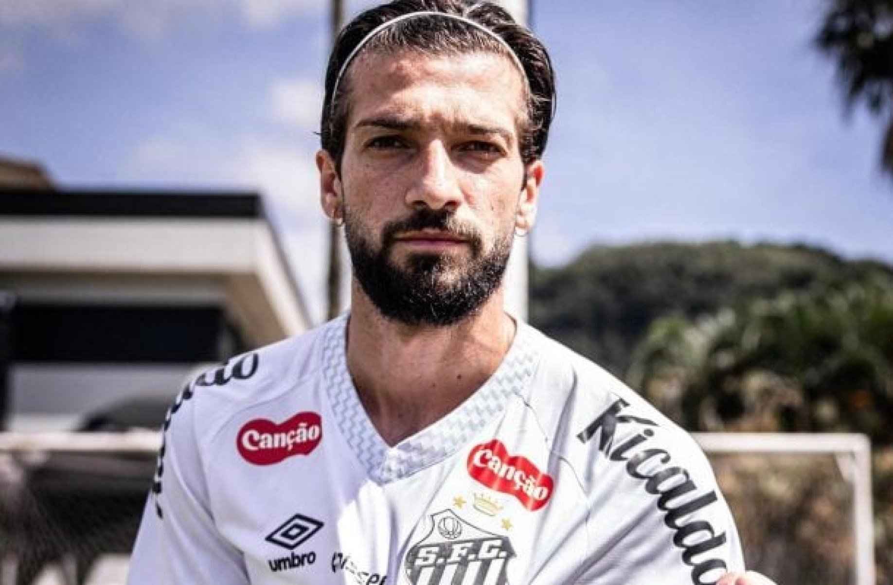 Santos anuncia a contratação do atacante Lautaro Díaz