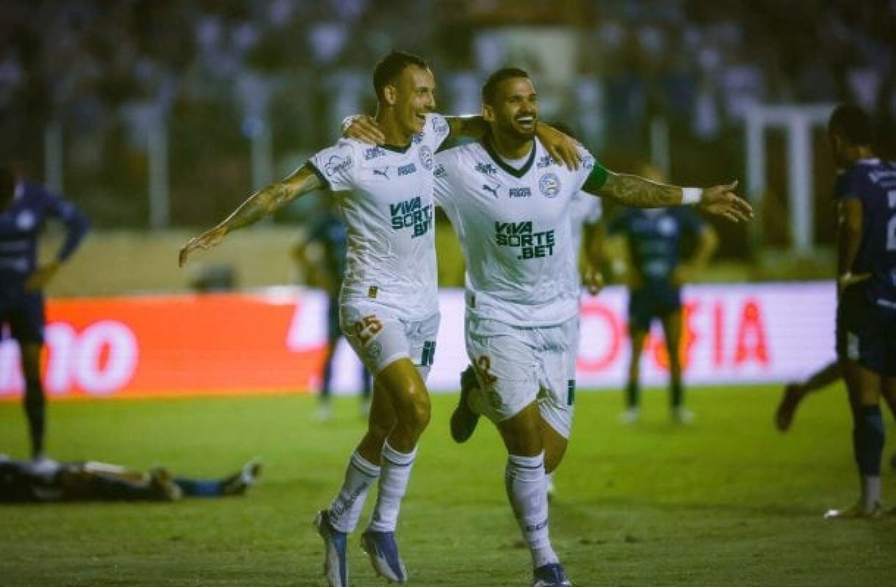 Bahia goleia o Confiança e fica com uma mão na taça da Copa do Nordeste