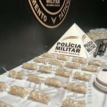 Mulheres presas em hostel da Pampulha com drogas e revólver - Divulgação/PMMG