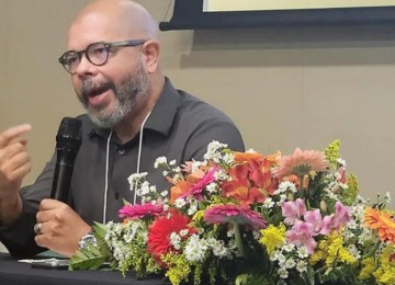 Professor Hugo Monteiro Ferreira,  está lançando o livro 