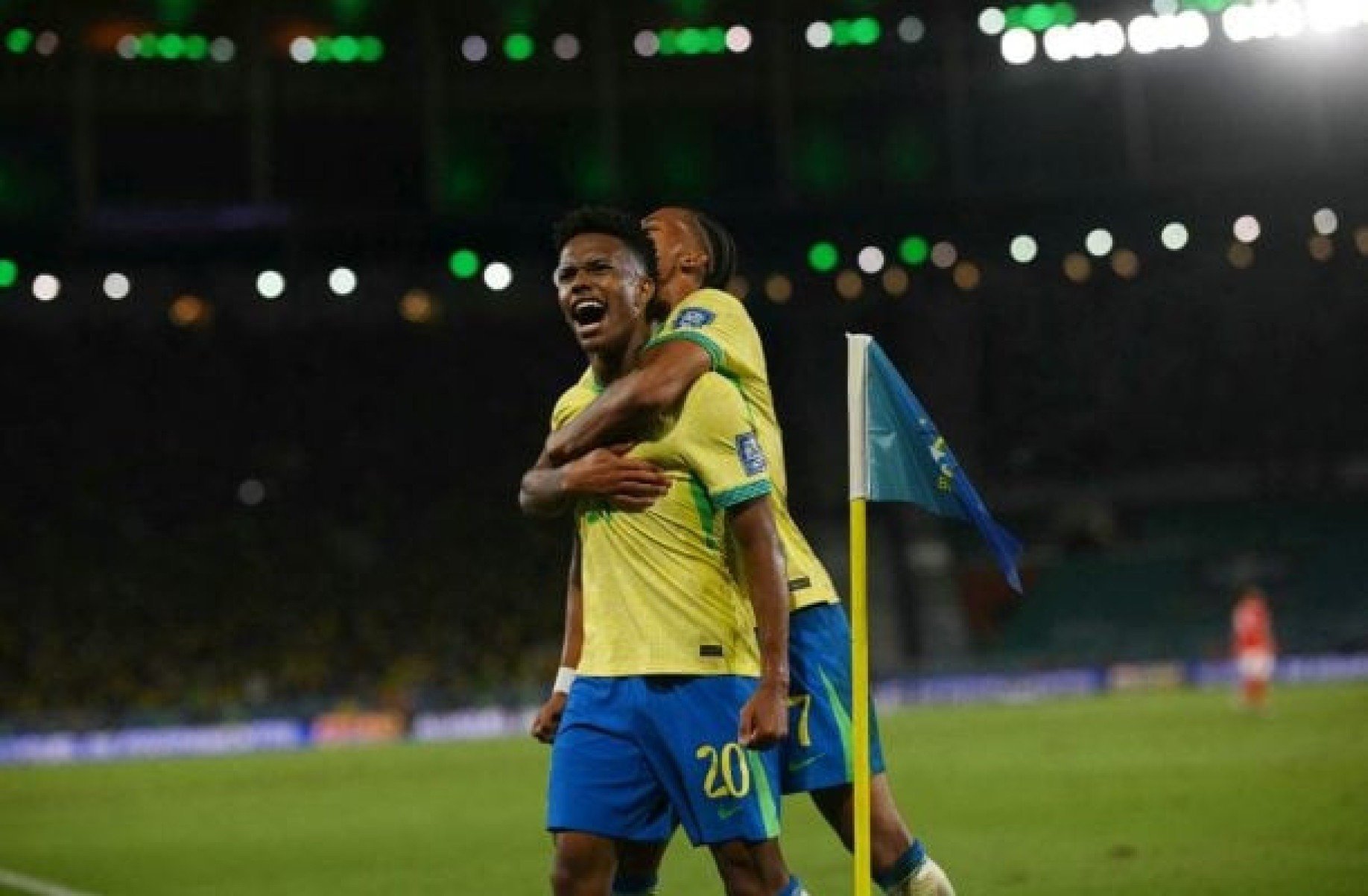 Com golaços, Brasil dá show e vence o Chile no Maracanã