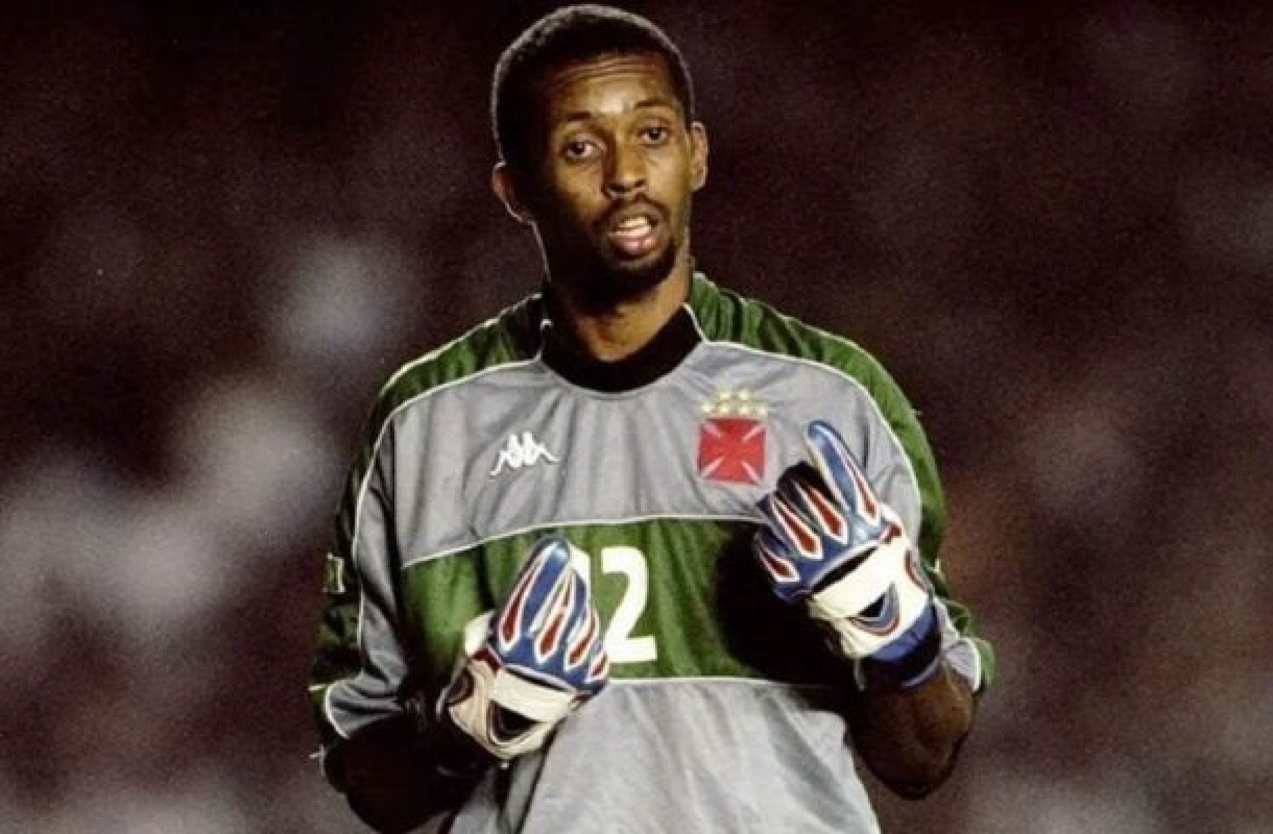 Réu por violência doméstica, ex-goleiro do Vasco é detido com arma furtada em Portugal