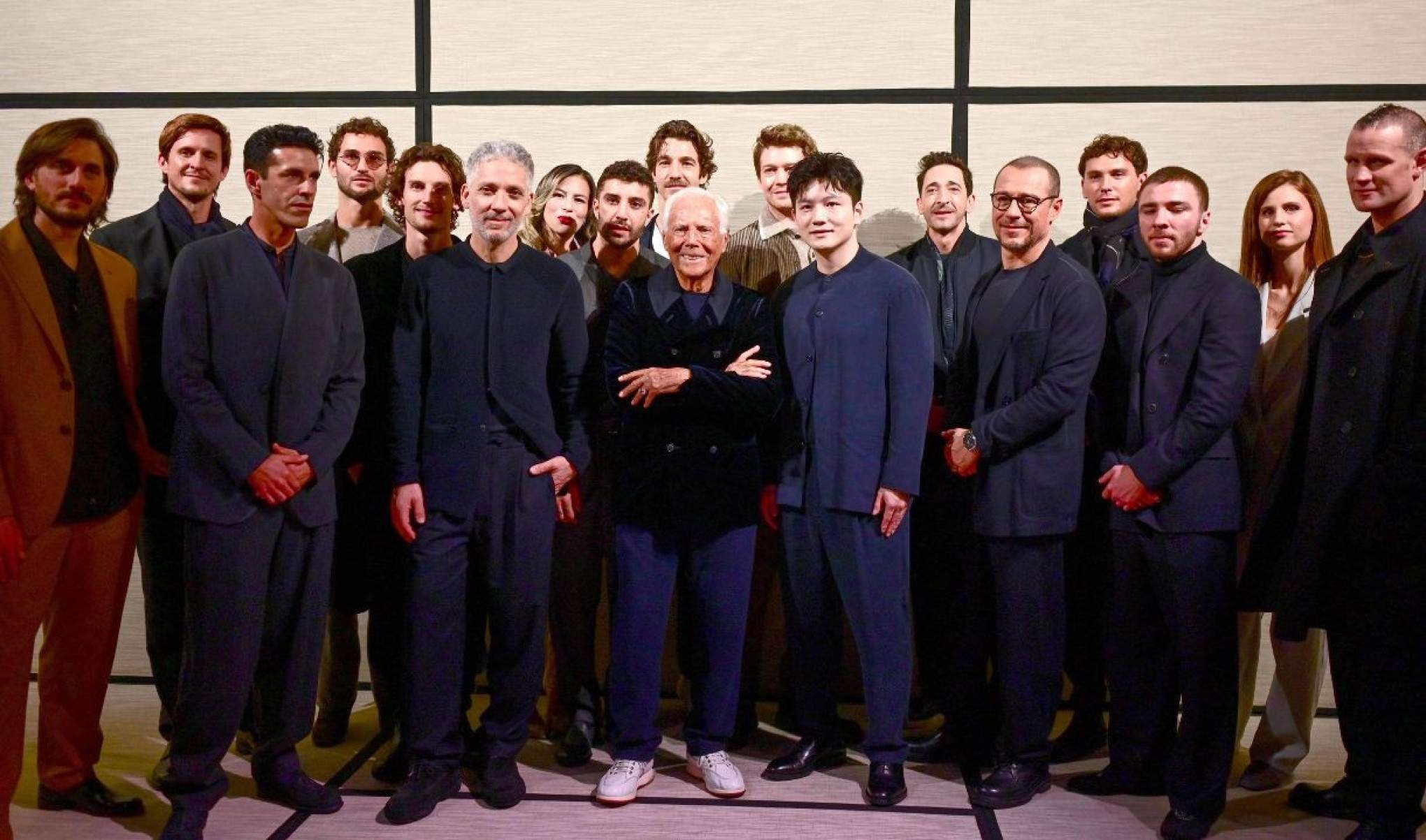 A marca Giorgio Armani fatura cerca de 2,3 bilhões de euros (aproximadamente R$ 14,5 bilhões) 