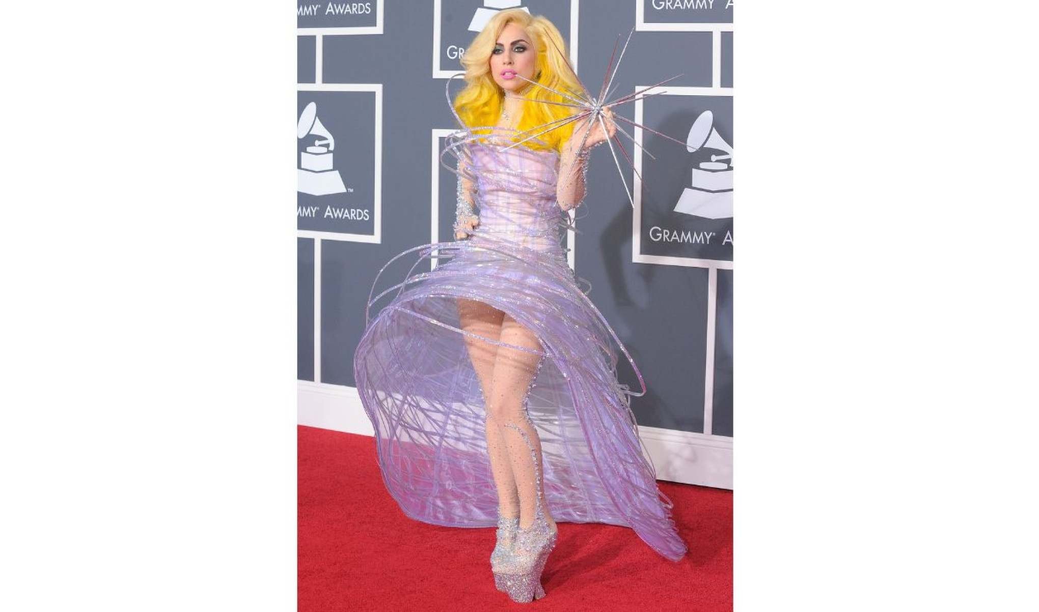 Lady Gaga no tapete vermelho do Grammy Awards, que ocorreu em 31 de janeiro de 2010