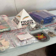 MG: polícia militar apreende drogas e procura casal suspeito de tráfico  - Divulga&ccedil;&atilde;o PMMG