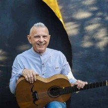 Violeiro Roberto Corrêa lança livro com a íntegra de sua obra - Diego Bresani/Divulgação