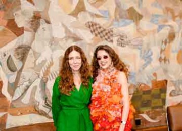  Adriana Varejão e Sofia Bartolomeo no desfile da Lenny Niemeyer no Rio de Janeiro -  (crédito: BRUNO RYFER/divulgação)