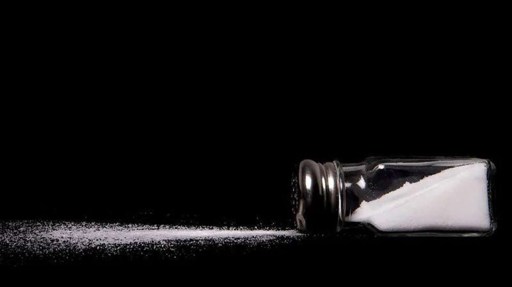 Uma dieta com pouco sal faz tão mal quanto uma com muito sal? - Getty Images