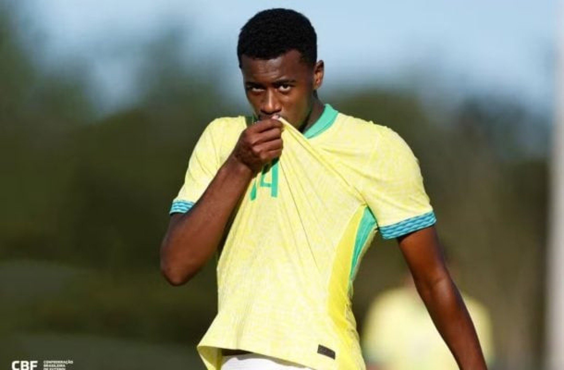 Cruzeiro aumenta tempo de contrato com promessa da base em meio a sondagens