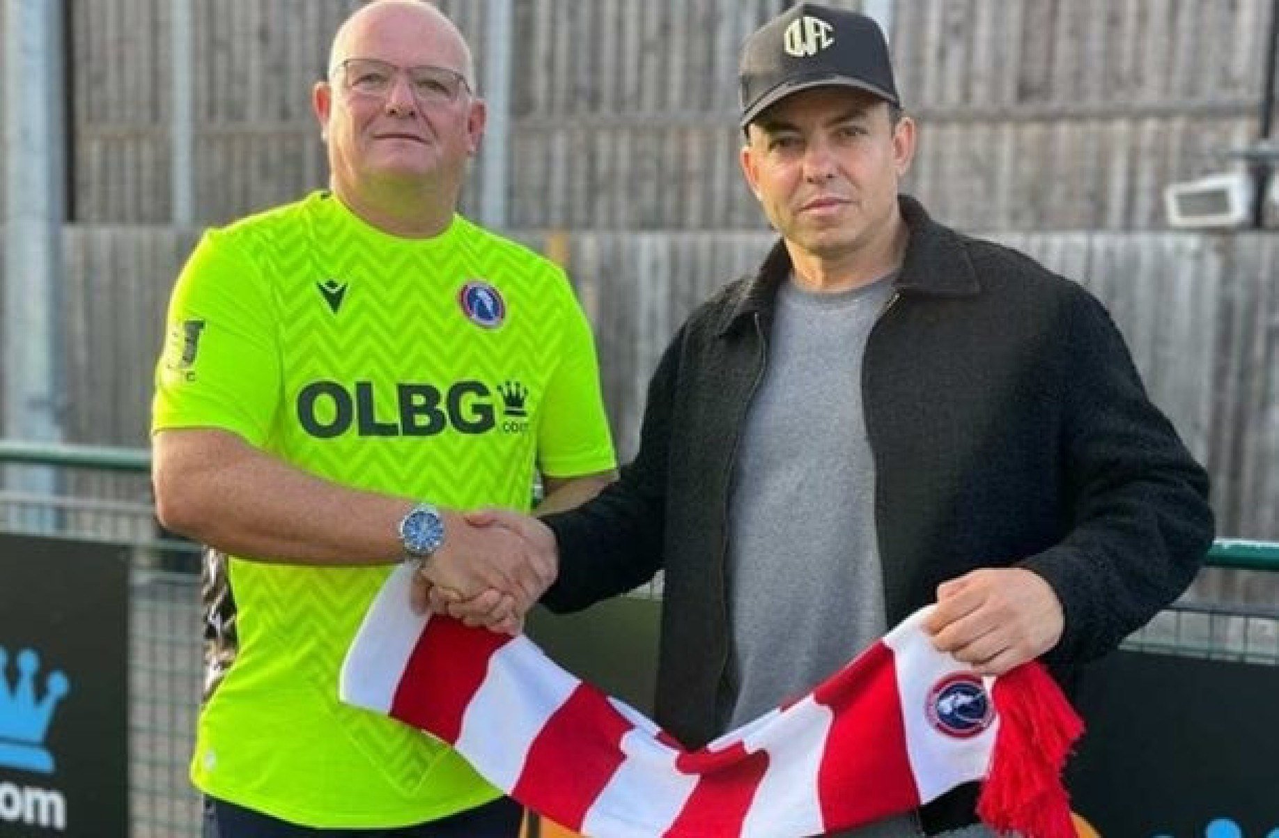 Aos 54 anos, torcedor é escalado como goleiro em jogo oficial na Inglaterra