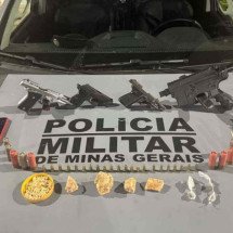 Arsenal do crime é apreendido com traficante e menor no Vale do Aço - PMMG