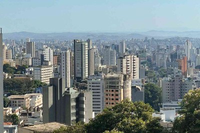 Calor em BH pode chegar a 30°C. Dia seco inspira cuidados e hidratação, umidade pode chegar a 20% -  (crédito: Mateus Parreiras/EM/D.A.Press)