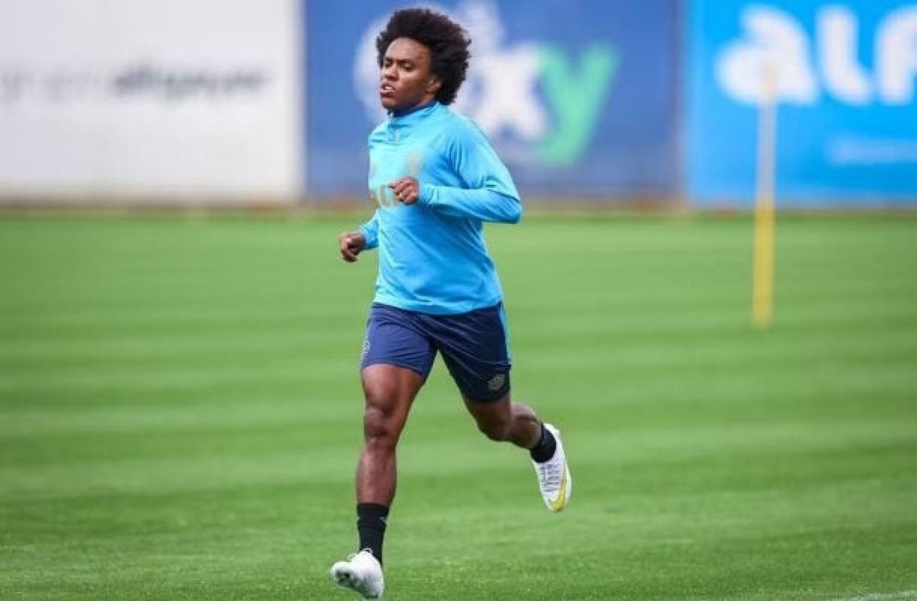 Willian realiza primeira atividade no Grêmio e vira opção para Mano Menezes