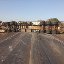 Tombamento de carreta na BR-153, no Sul de Minas, interdita rodovia - Triunfo Concebra/Divulgação