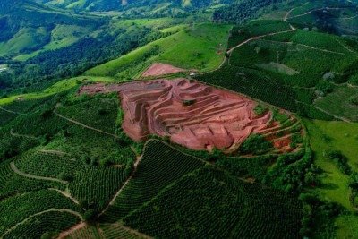 Àrea em Araxá com grande concentração de minerais de terras raras. Mineradora prevê 500 mi de toneladas de Terras Raras em MG -  (crédito: Dino)
